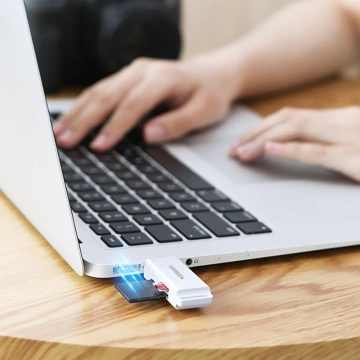 Ugreen přenosná čtečka TF/SD karet pro USB 3.0 černá (CM104)
