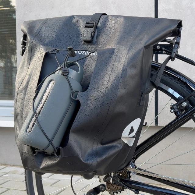 Wozinsky wasserdichte Fahrradtasche 25l schwarz (WBB24BK)