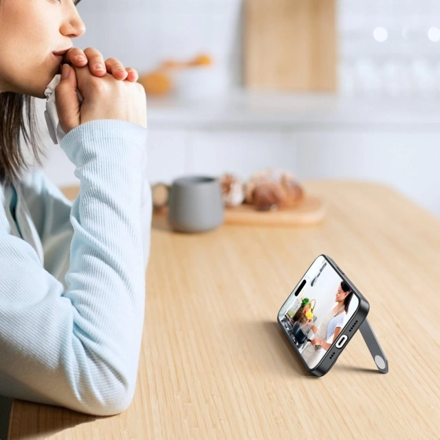 Ochranné puzdro Ugreen LP635 Kickstand Pevný kryt s gélovým rámom a vstavaným stojanom pre iPhone 14 Pro Black (90926)