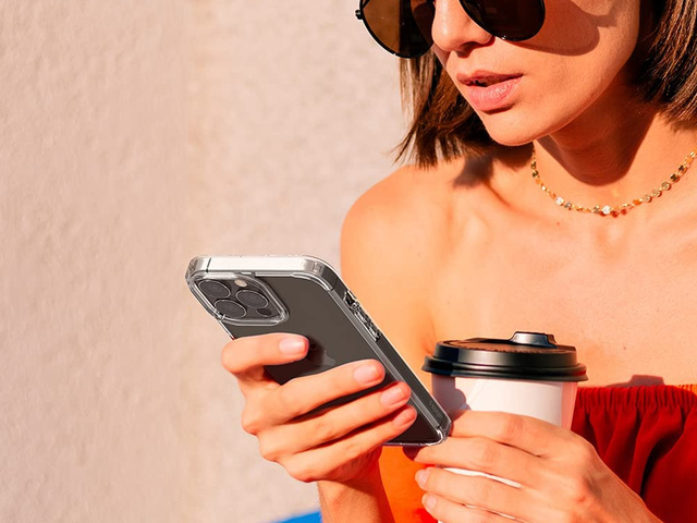 Puzdro Spigen Ultra Hybrid pre Apple iPhone 13 Pro Crystal Clear Glass