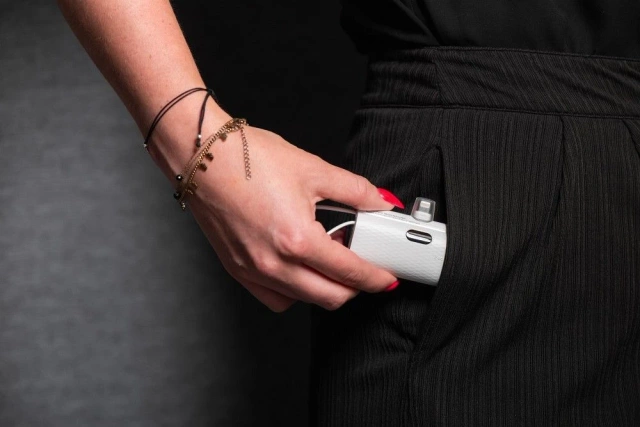 Powerbanka FORCELL F-ENERGY Power Plug F5K3 s vestavěným Lightning PD konektorem 20W 5000mAh bílá