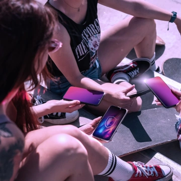 Загартоване скло Privacy для Apple iPhone 16 Pro - 3mk Rainbow Privacy