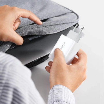 Nástenná nabíjačka UGREEN 2x USB Type C 40W Power Delivery biela (10343)