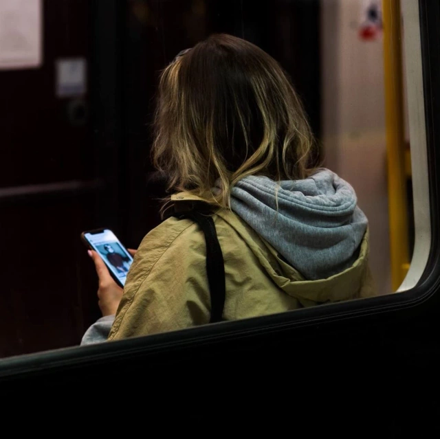 Hofi Anti SPY Glass Pro Sichtschutzglas für iPhone 14 Pro Privatsphäre