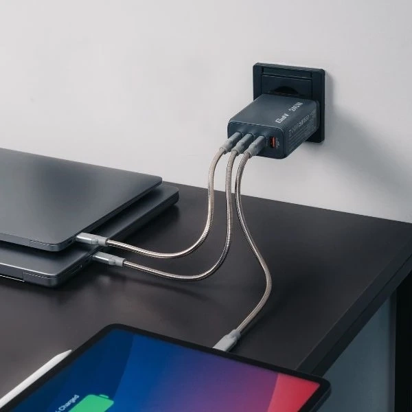 Verbatim GaN 240W nástenná nabíjačka 3xUSB-C/USB-A šedý adaptér