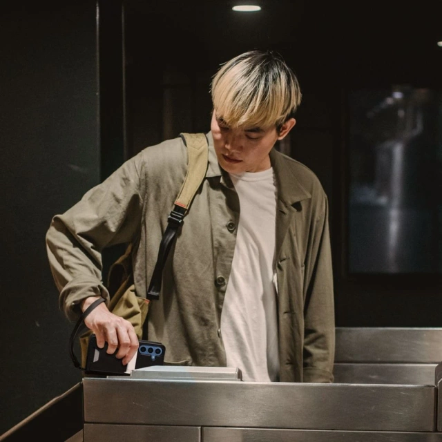 Чохол-гаманець Spigen для Samsung Galaxy S25 Plus чорного кольору "S"