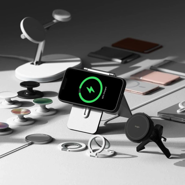 Силіконовий магнітний чохол MagSafe для iPhone 16e, чорний