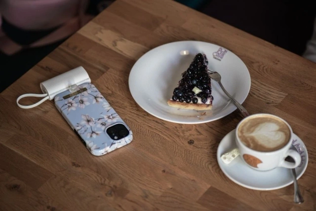 FORCELL F-ENERGY Power Plug F5K3 Powerbank with Built-in Lightning PD Connector 20W 5000mAh White