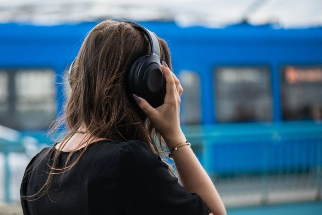 Бездротові накладні навушники Forcell F-Audio ANC Sonic Aura чорного кольору