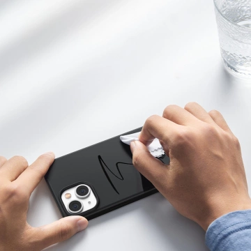 Ugreen LP626 hodvábne silikónové ochranné puzdro Gumené flexibilné silikónové puzdro na telefón pre iPhone 14 Plus čierne (90920)
